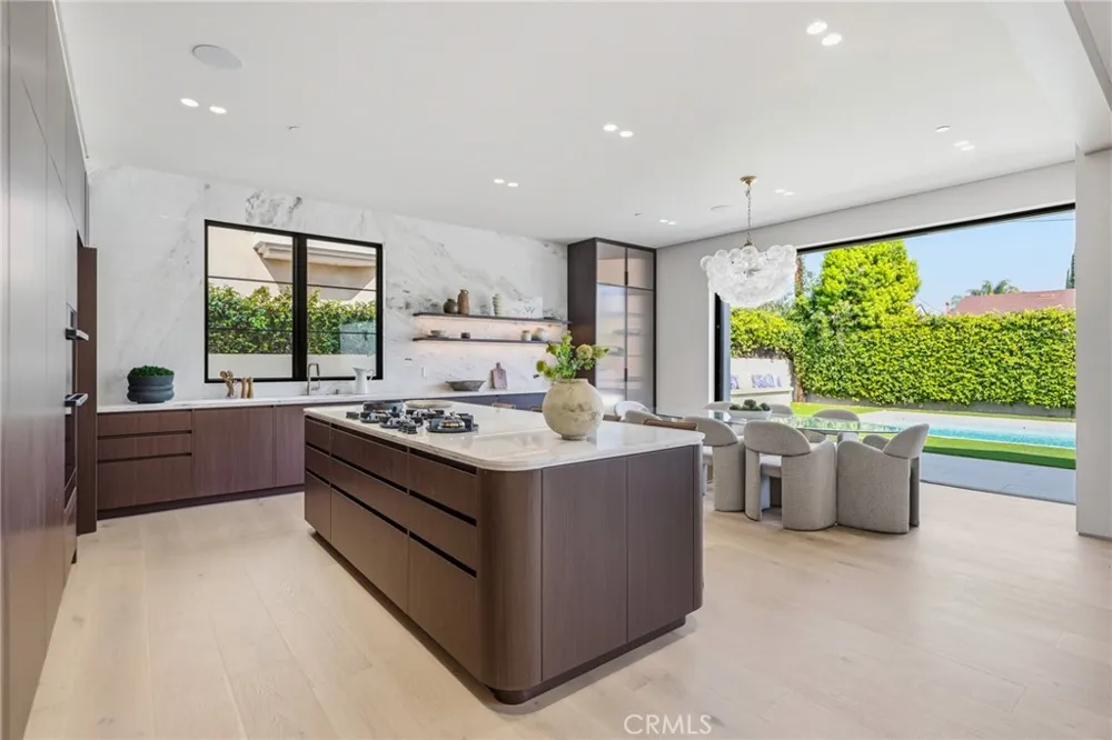 4900 Valjean Encino, CA 91436