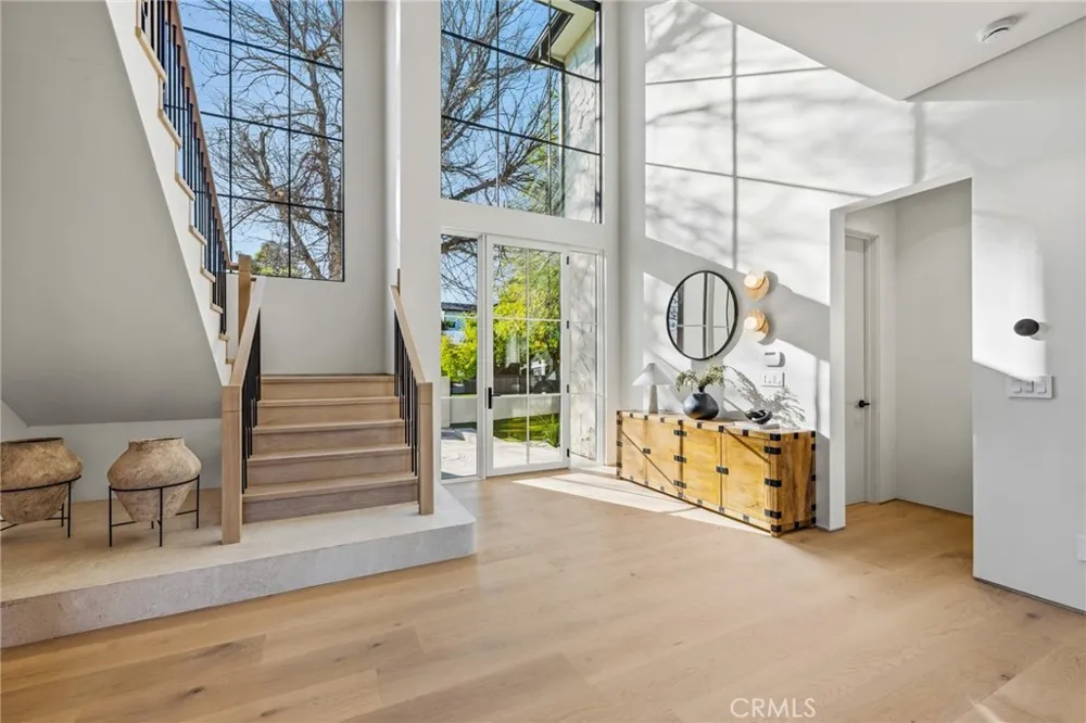 4900 Valjean Encino, CA 91436