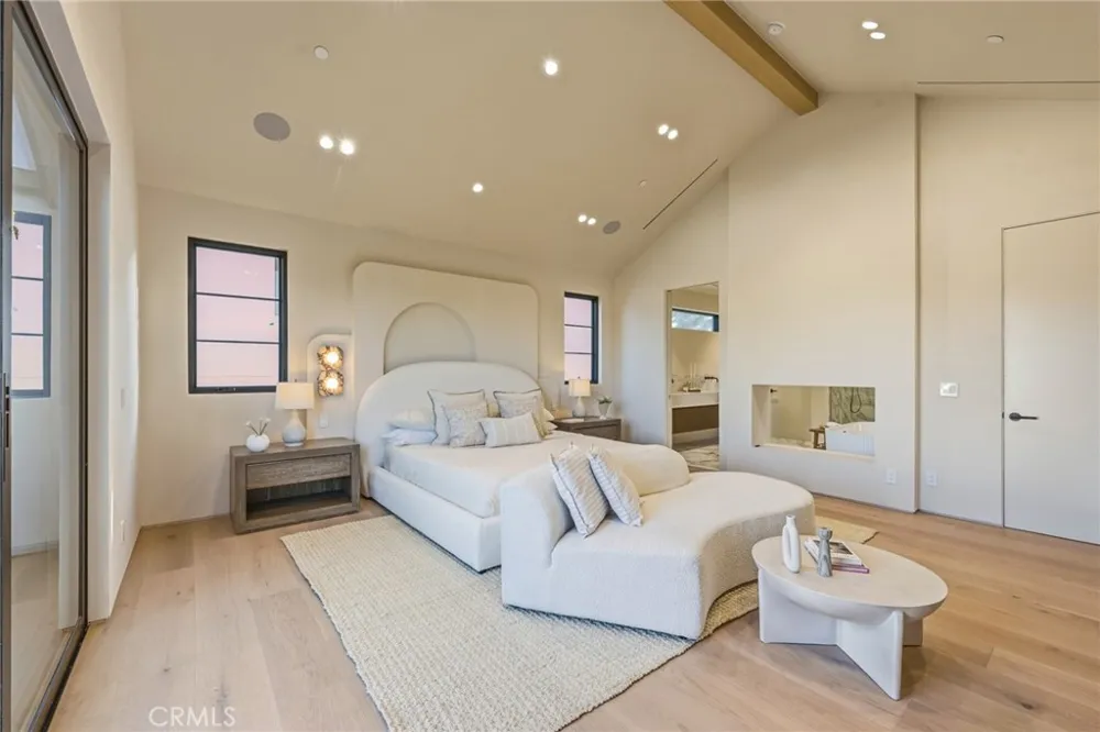 4900 Valjean Encino, CA 91436