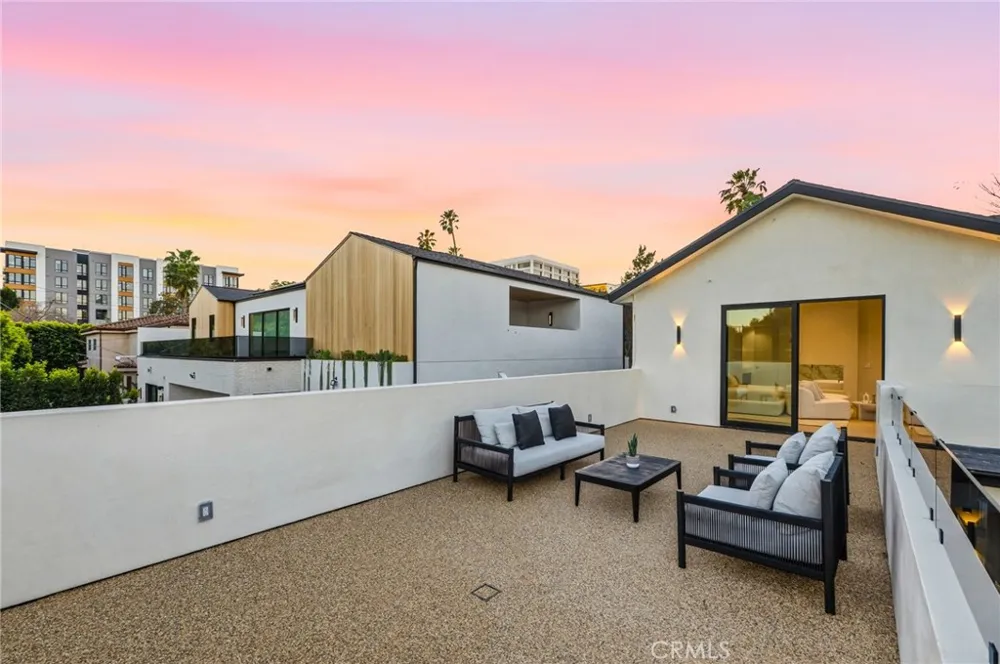 4900 Valjean Encino, CA 91436