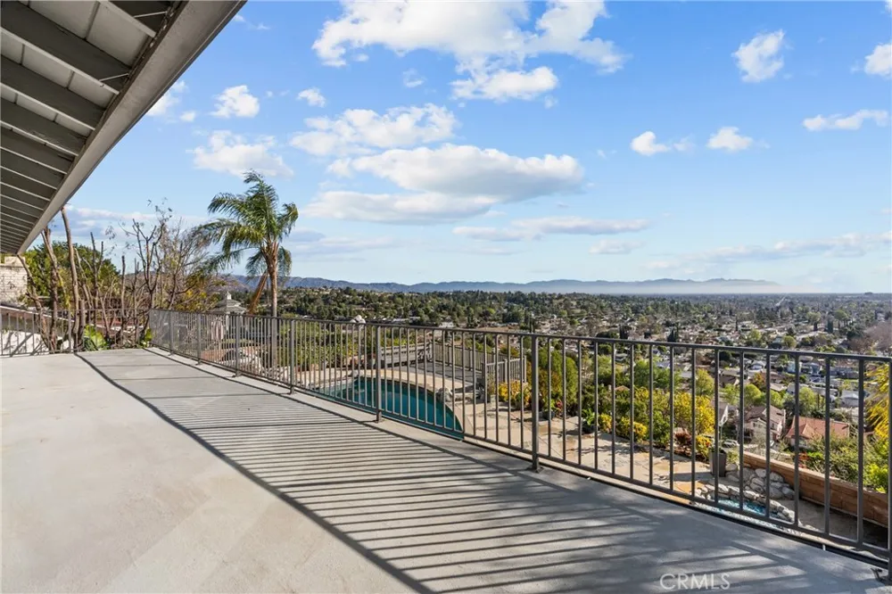 6758 Julie West Hills, CA 91307