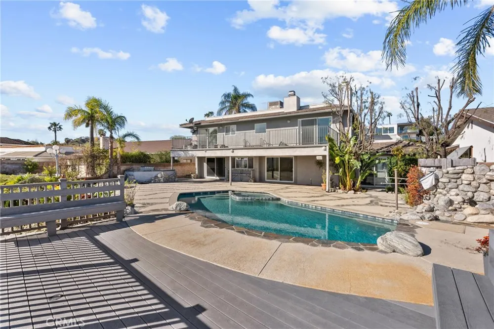 6758 Julie West Hills, CA 91307