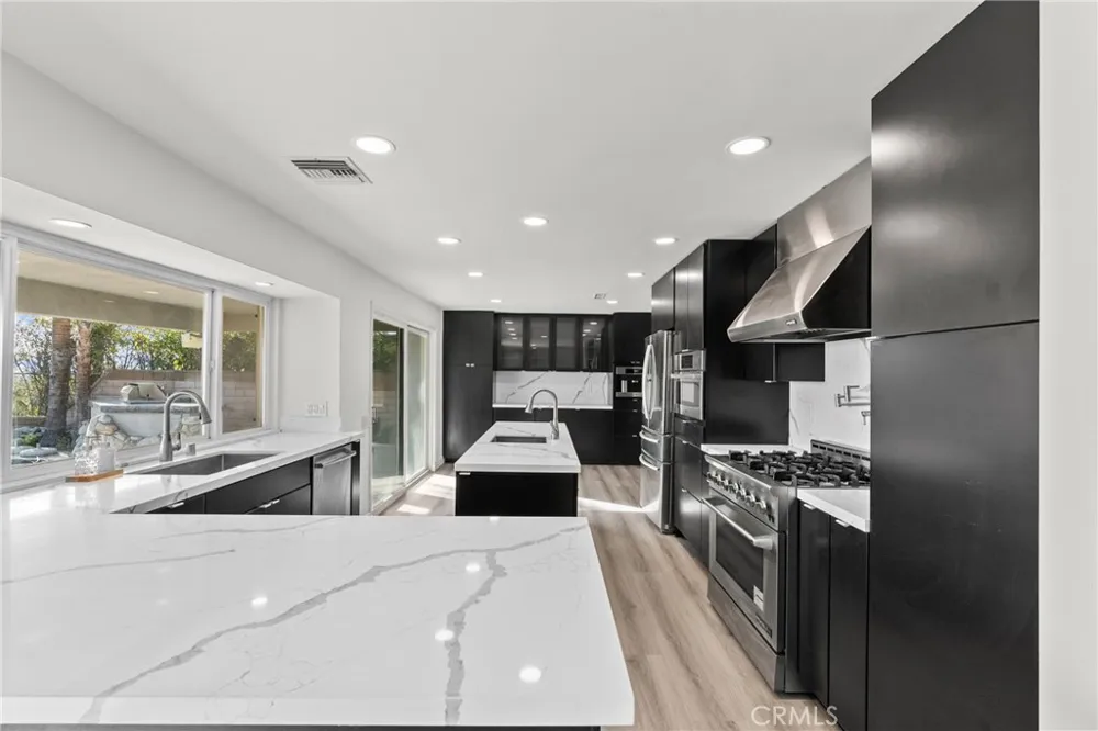 6758 Julie West Hills, CA 91307