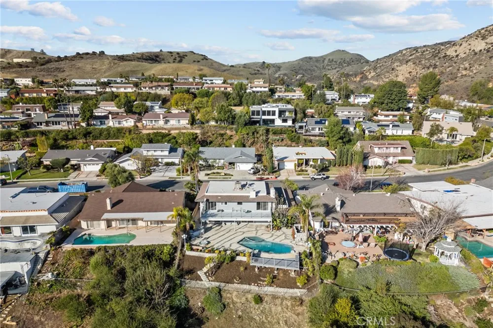 6758 Julie West Hills, CA 91307