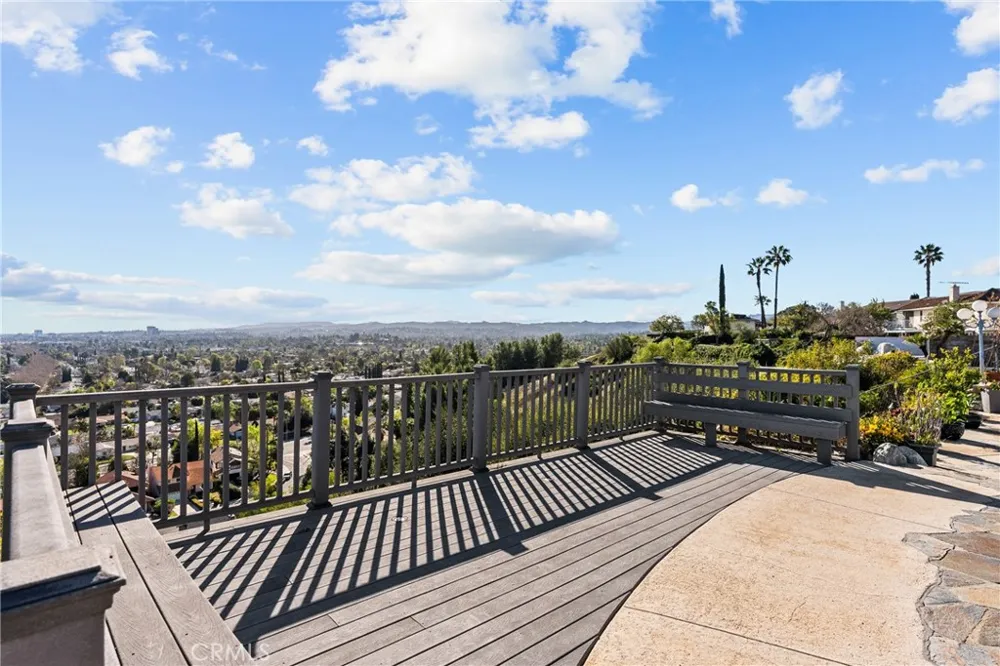 6758 Julie West Hills, CA 91307