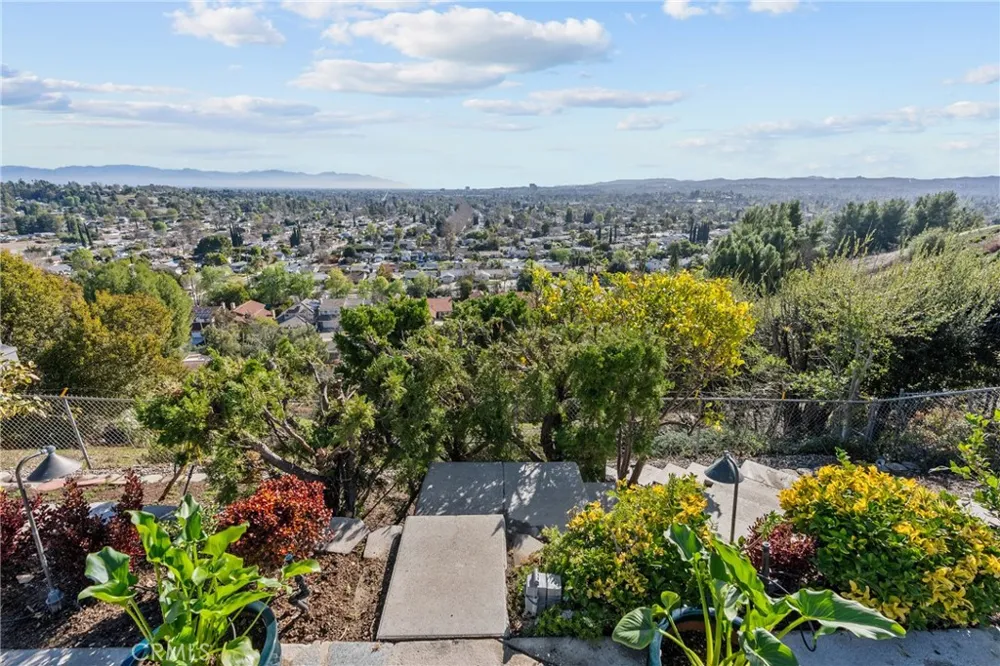 6758 Julie West Hills, CA 91307