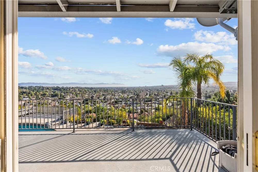 6758 Julie West Hills, CA 91307