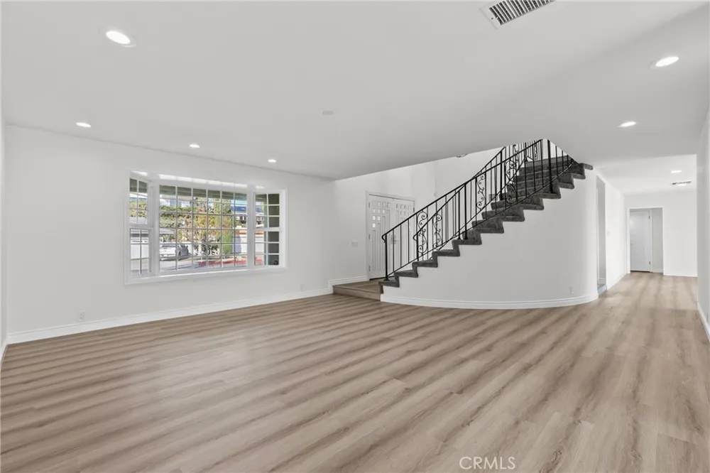 6758 Julie West Hills, CA 91307
