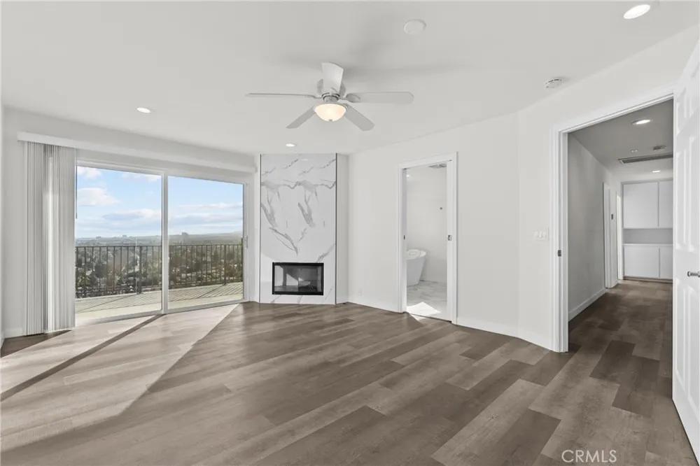 6758 Julie West Hills, CA 91307