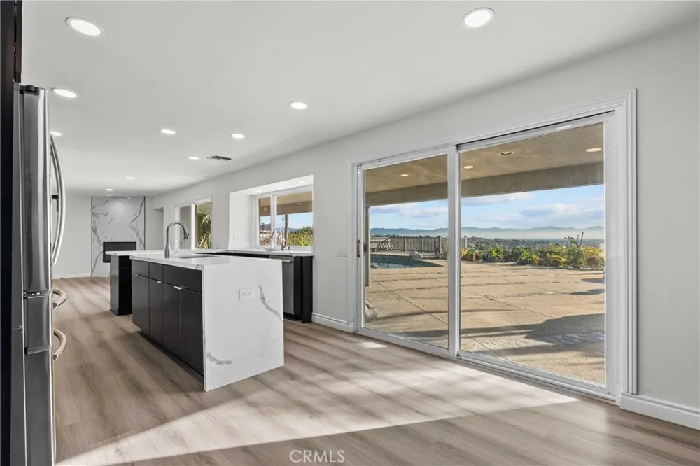 6758 Julie West Hills, CA 91307