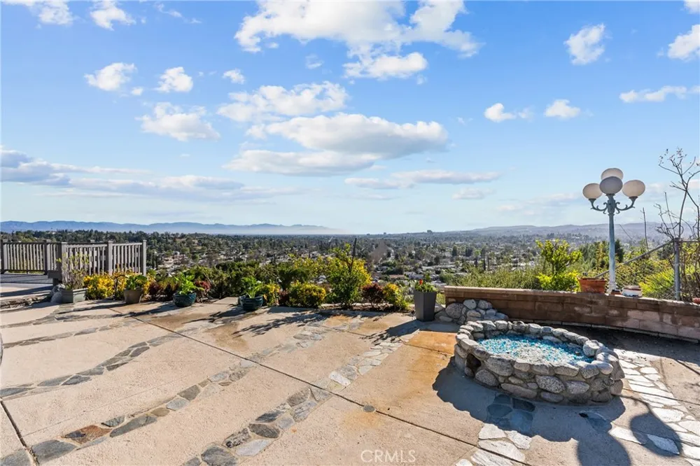 6758 Julie West Hills, CA 91307