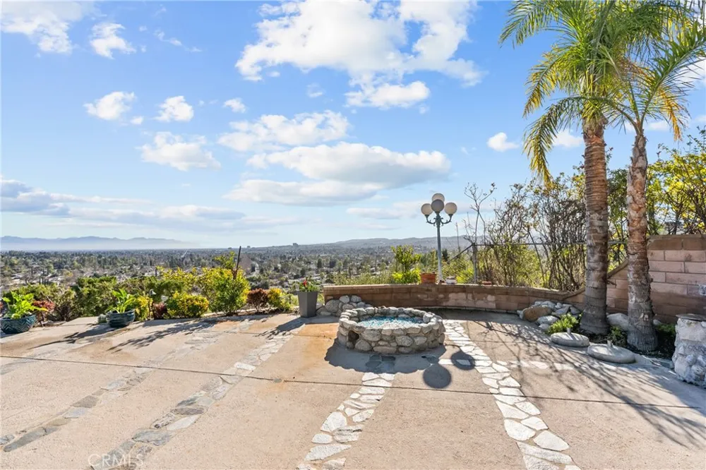 6758 Julie West Hills, CA 91307