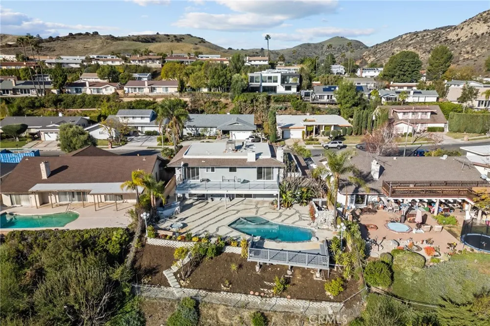 6758 Julie West Hills, CA 91307