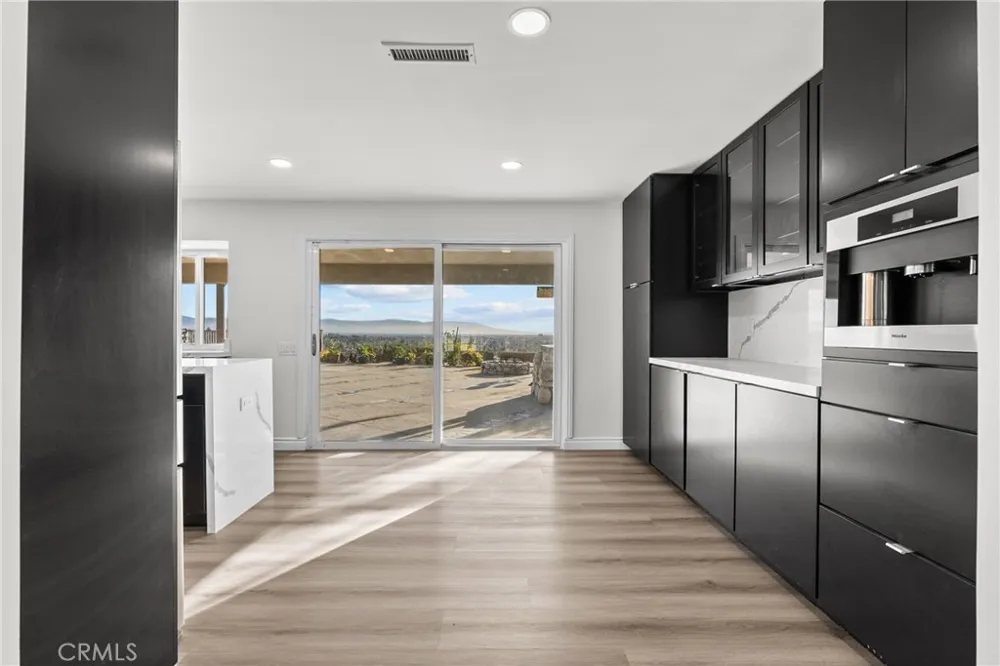 6758 Julie West Hills, CA 91307