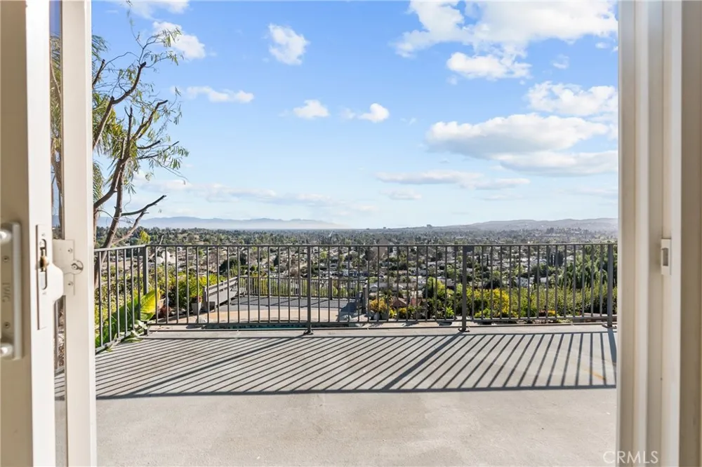 6758 Julie West Hills, CA 91307