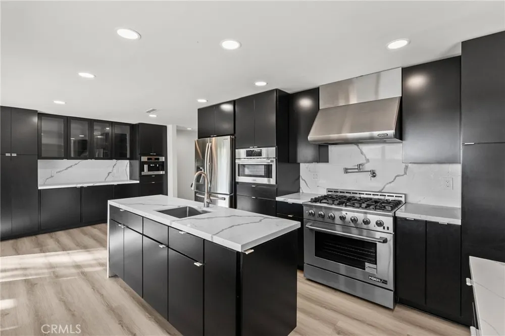 6758 Julie West Hills, CA 91307
