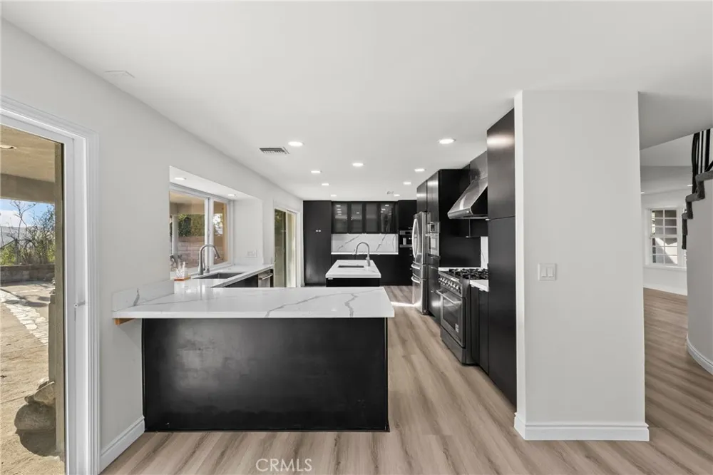 6758 Julie West Hills, CA 91307
