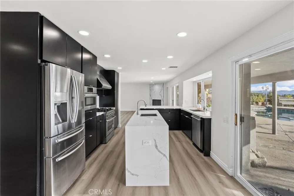 6758 Julie West Hills, CA 91307