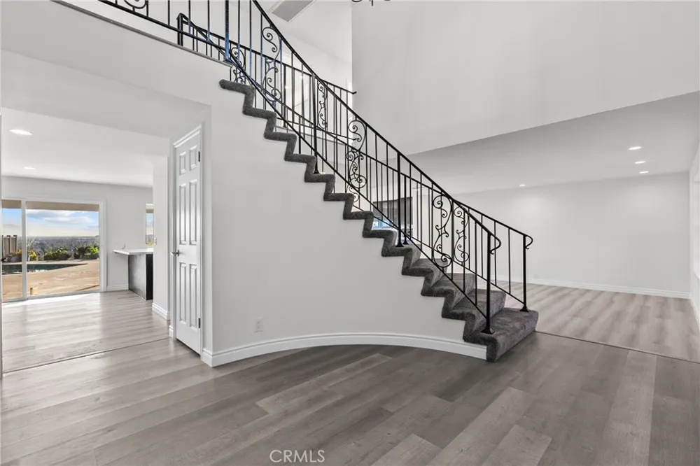 6758 Julie West Hills, CA 91307