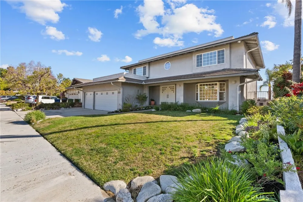 6758 Julie West Hills, CA 91307