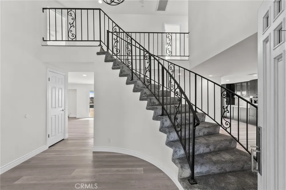 6758 Julie West Hills, CA 91307
