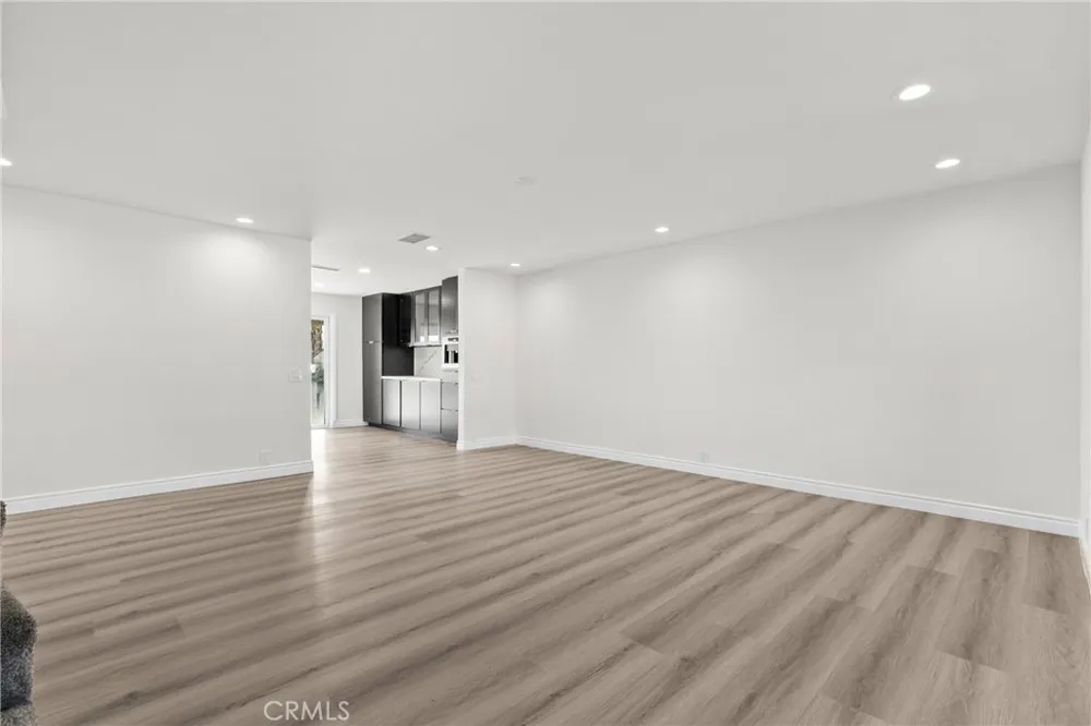 6758 Julie West Hills, CA 91307