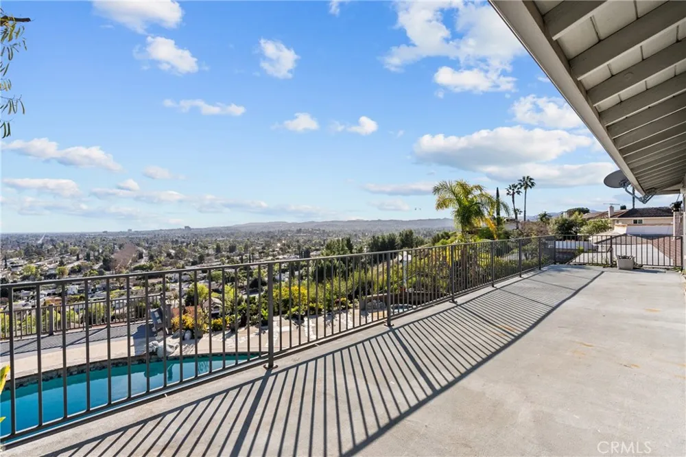 6758 Julie West Hills, CA 91307