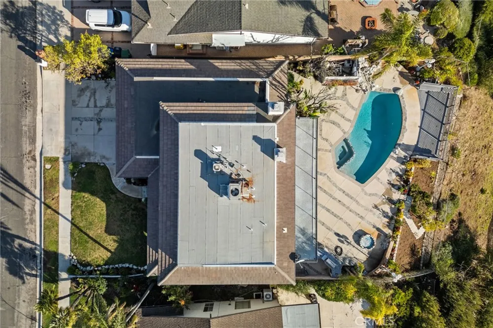6758 Julie West Hills, CA 91307