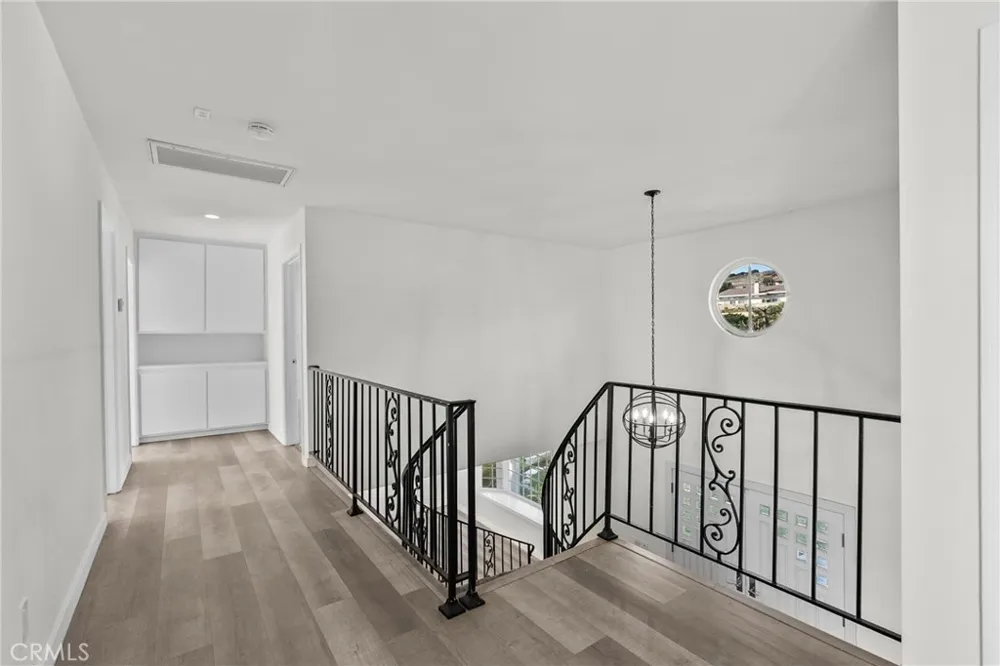 6758 Julie West Hills, CA 91307
