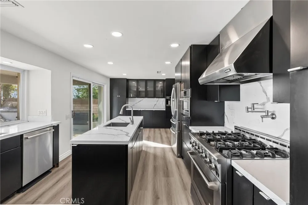 6758 Julie West Hills, CA 91307