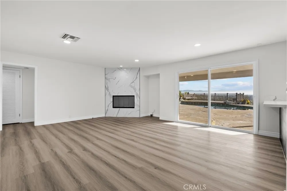 6758 Julie West Hills, CA 91307