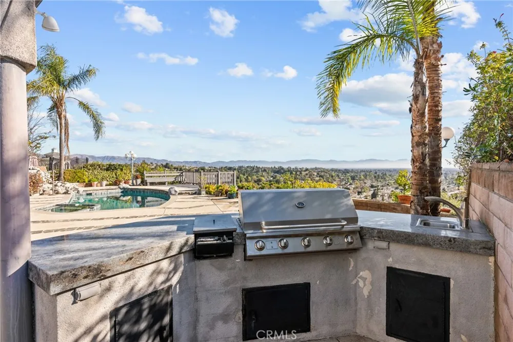 6758 Julie West Hills, CA 91307
