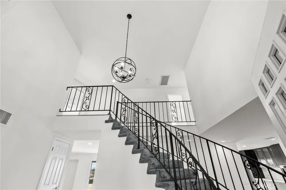 6758 Julie West Hills, CA 91307