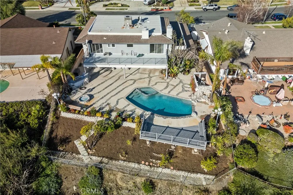 6758 Julie West Hills, CA 91307