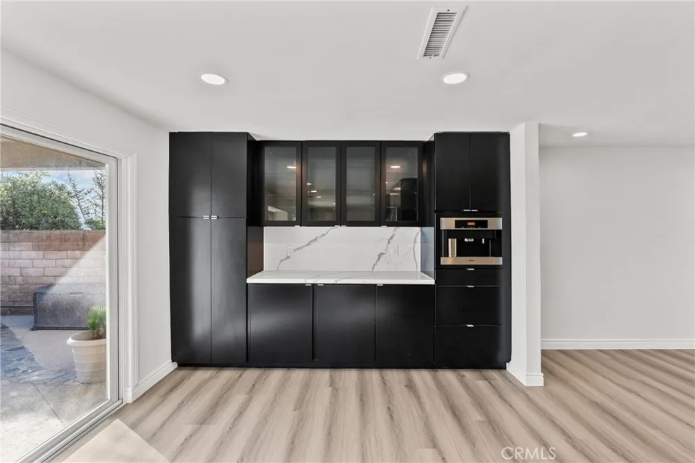 6758 Julie West Hills, CA 91307