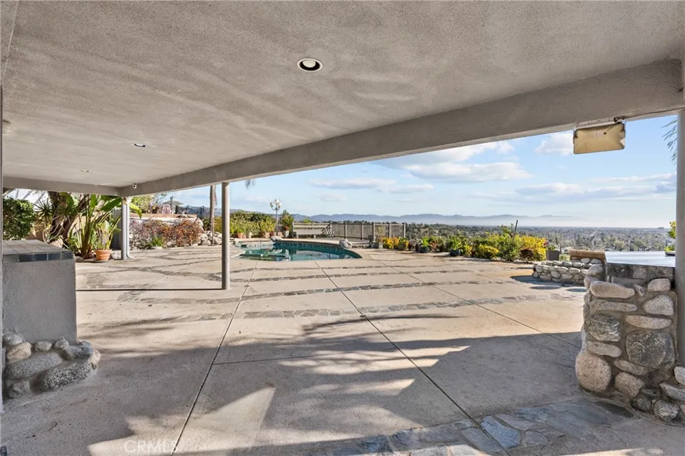 6758 Julie West Hills, CA 91307