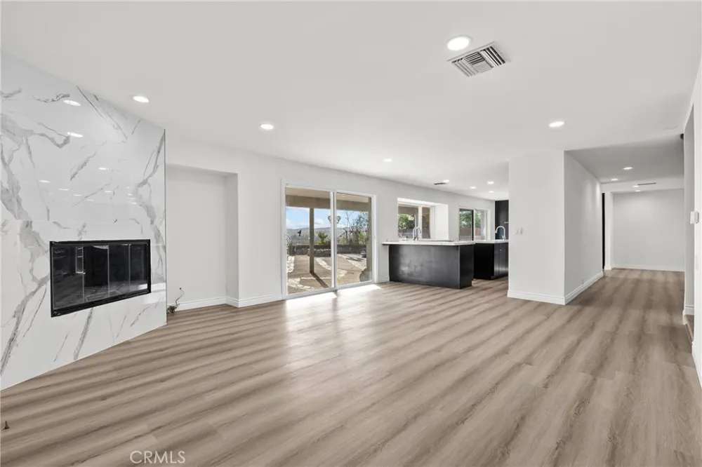 6758 Julie West Hills, CA 91307