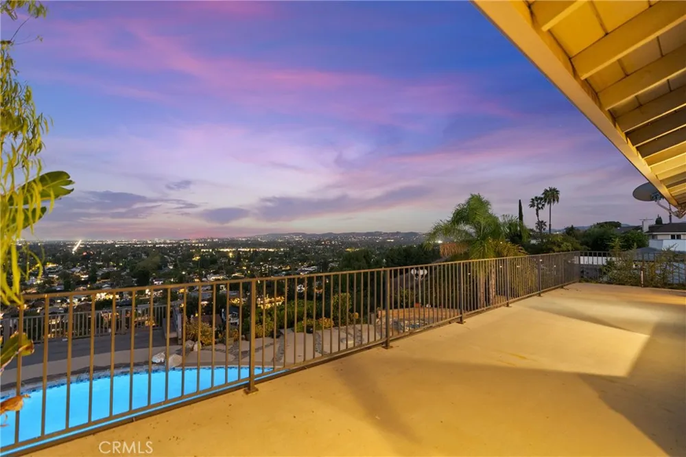 6758 Julie West Hills, CA 91307
