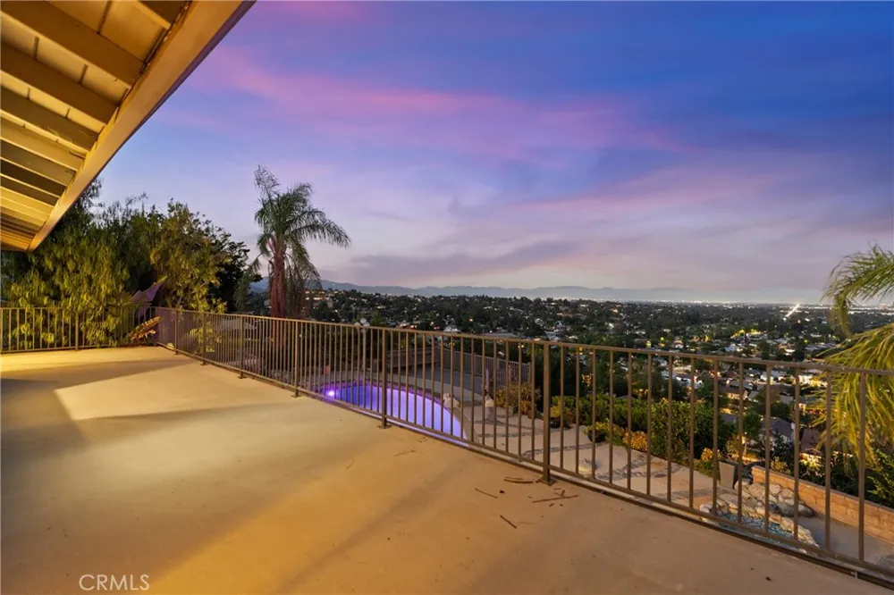 6758 Julie West Hills, CA 91307