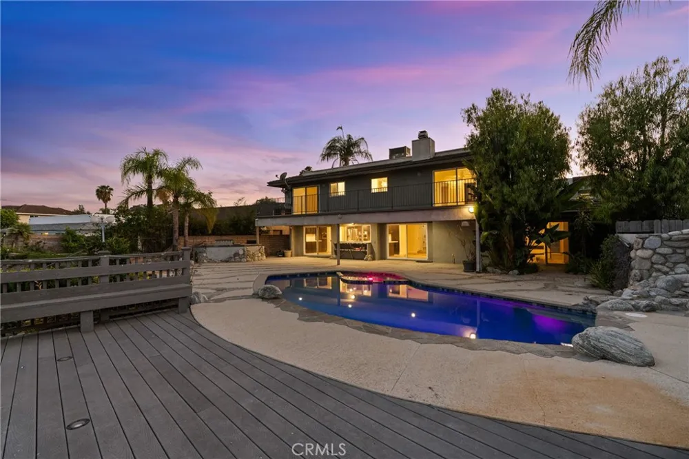 6758 Julie West Hills, CA 91307