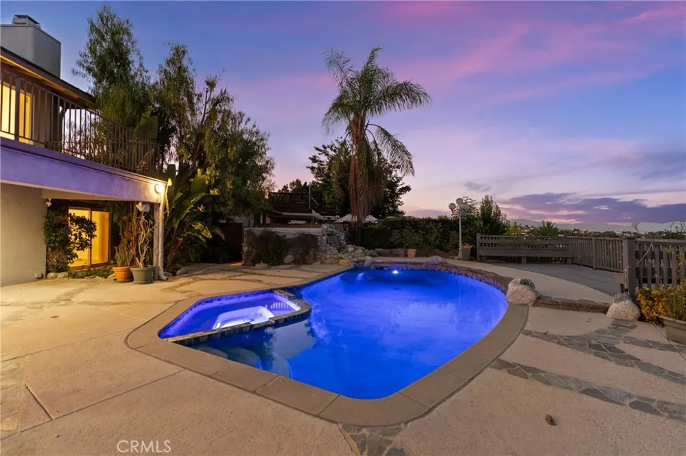 6758 Julie West Hills, CA 91307