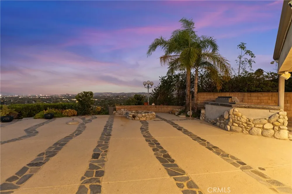 6758 Julie West Hills, CA 91307