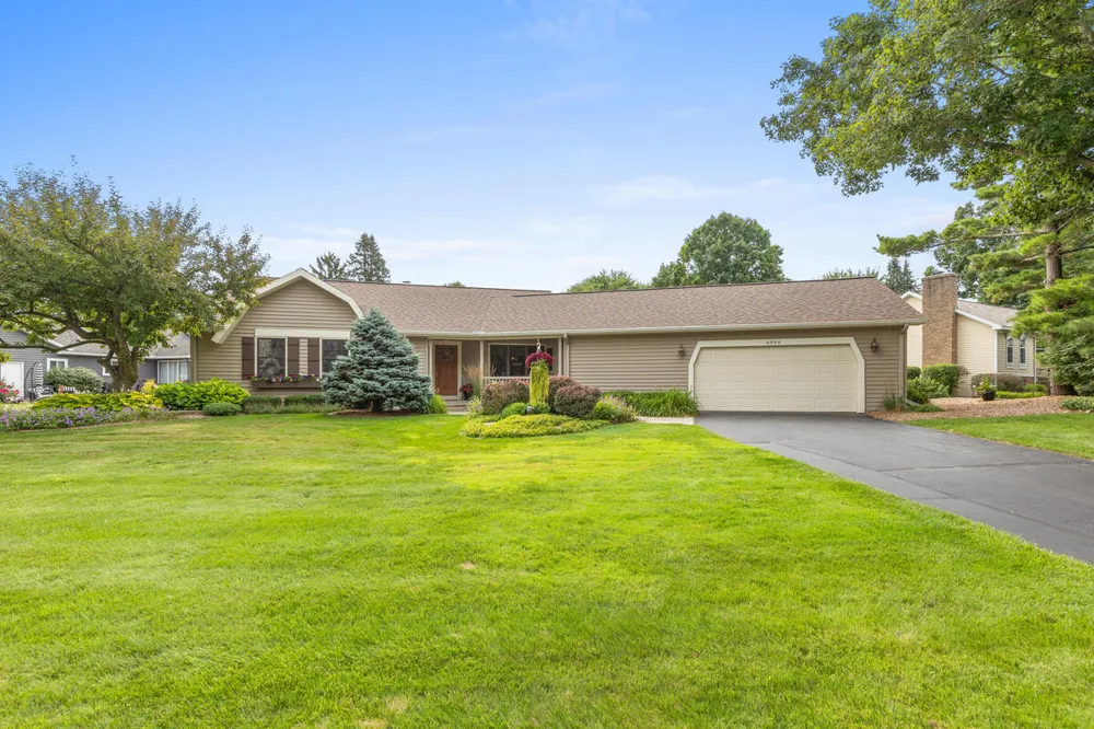 6866 Vista Grande Drive NE Rockford, MI 49341