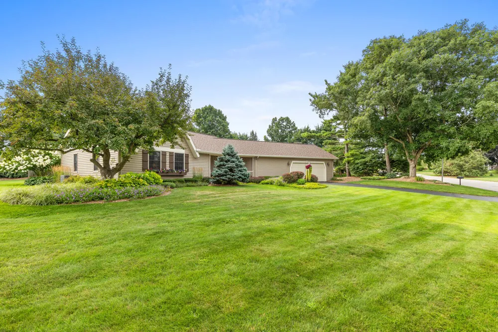 6866 Vista Grande Drive NE Rockford, MI 49341
