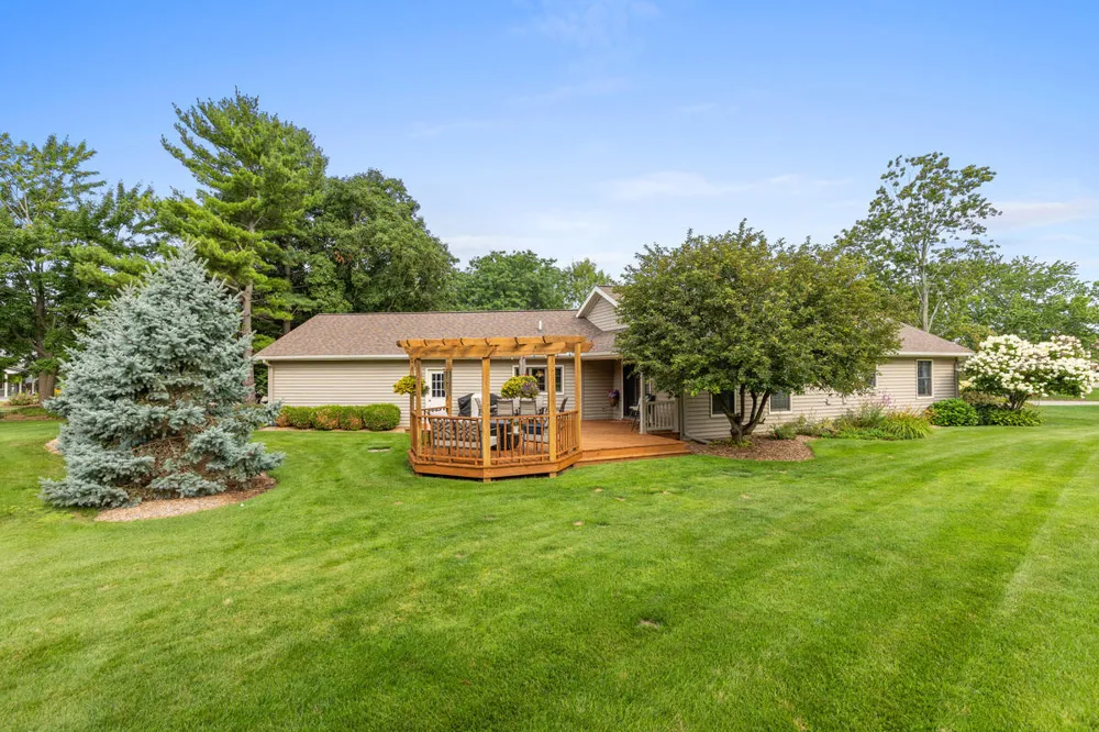 6866 Vista Grande Drive NE Rockford, MI 49341