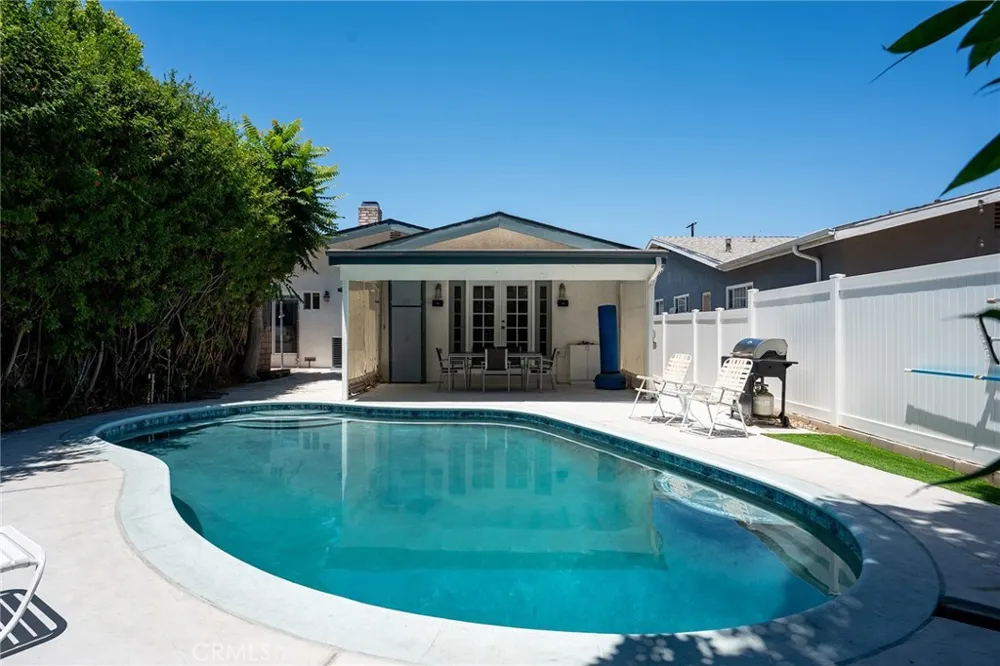 13042 Aetna Street Valley Glen, CA 91401