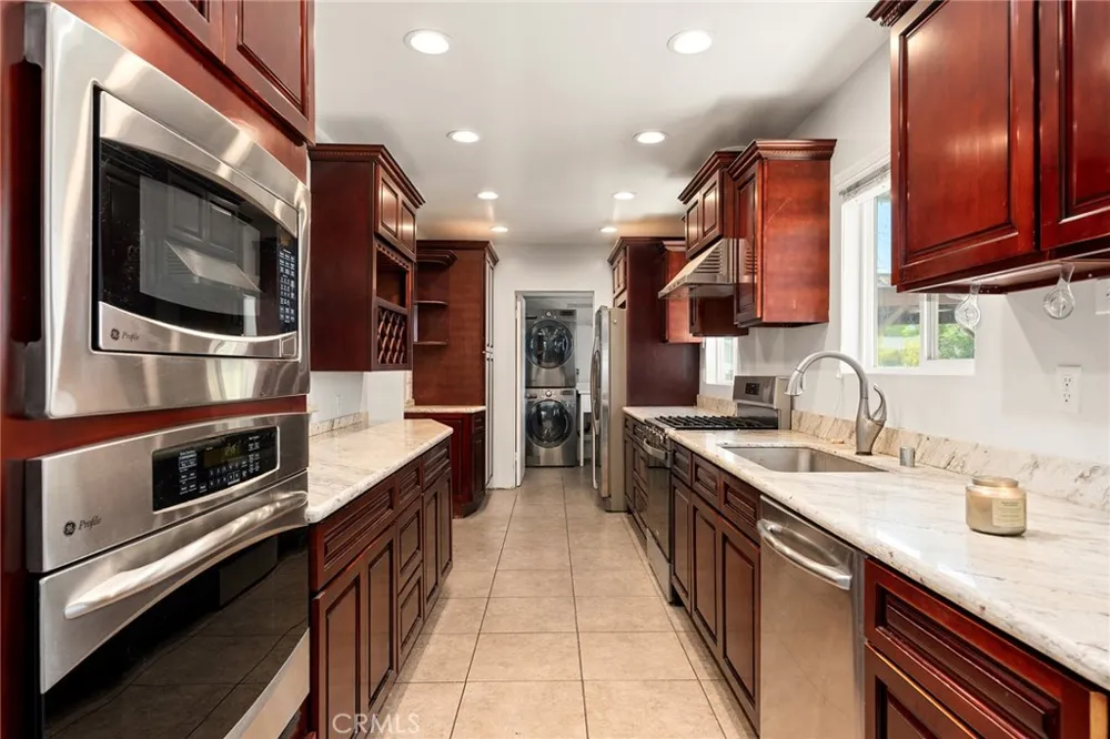13042 Aetna Street Valley Glen, CA 91401
