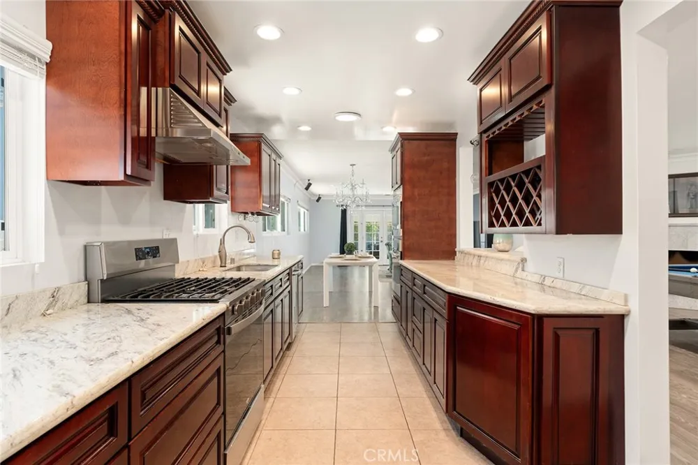 13042 Aetna Street Valley Glen, CA 91401