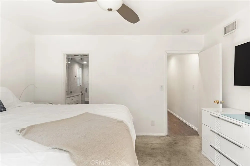 13042 Aetna Street Valley Glen, CA 91401