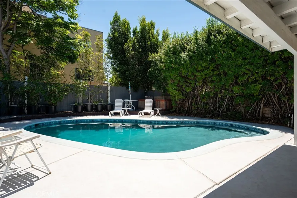 13042 Aetna Street Valley Glen, CA 91401
